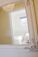Quarto duplo, banheiro compartilhado | Cortinas blackout, quartos à prova de som, ferros/tábuas de passar roupa