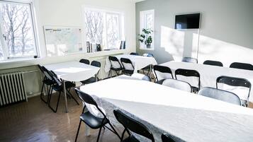 Desayuno continental diario (EUR 8 por persona)