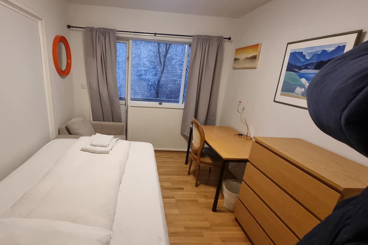 Economy Single Room, Shared Bathroom (Balcony)