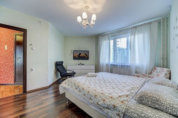 2 bedrooms, iron/ironing board, free WiFi, bed sheets