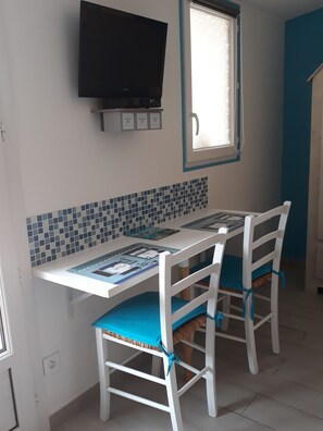 Studio, Terrace | Private kitchen