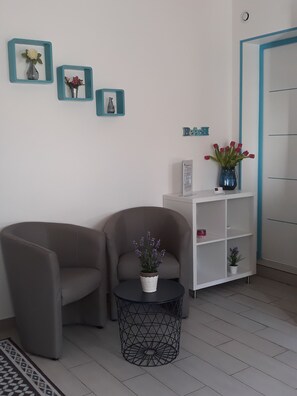 Studio, Terrace | Living area