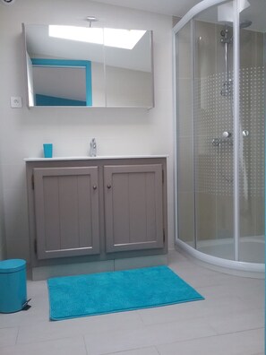 Studio, Terrace | Bathroom - Eglantine et Chèvrefeuille (L'Île-d'Olonne)