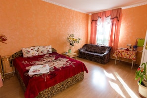 Skrivebord, lydisolert, wi-fi (inkludert) og sengetøy