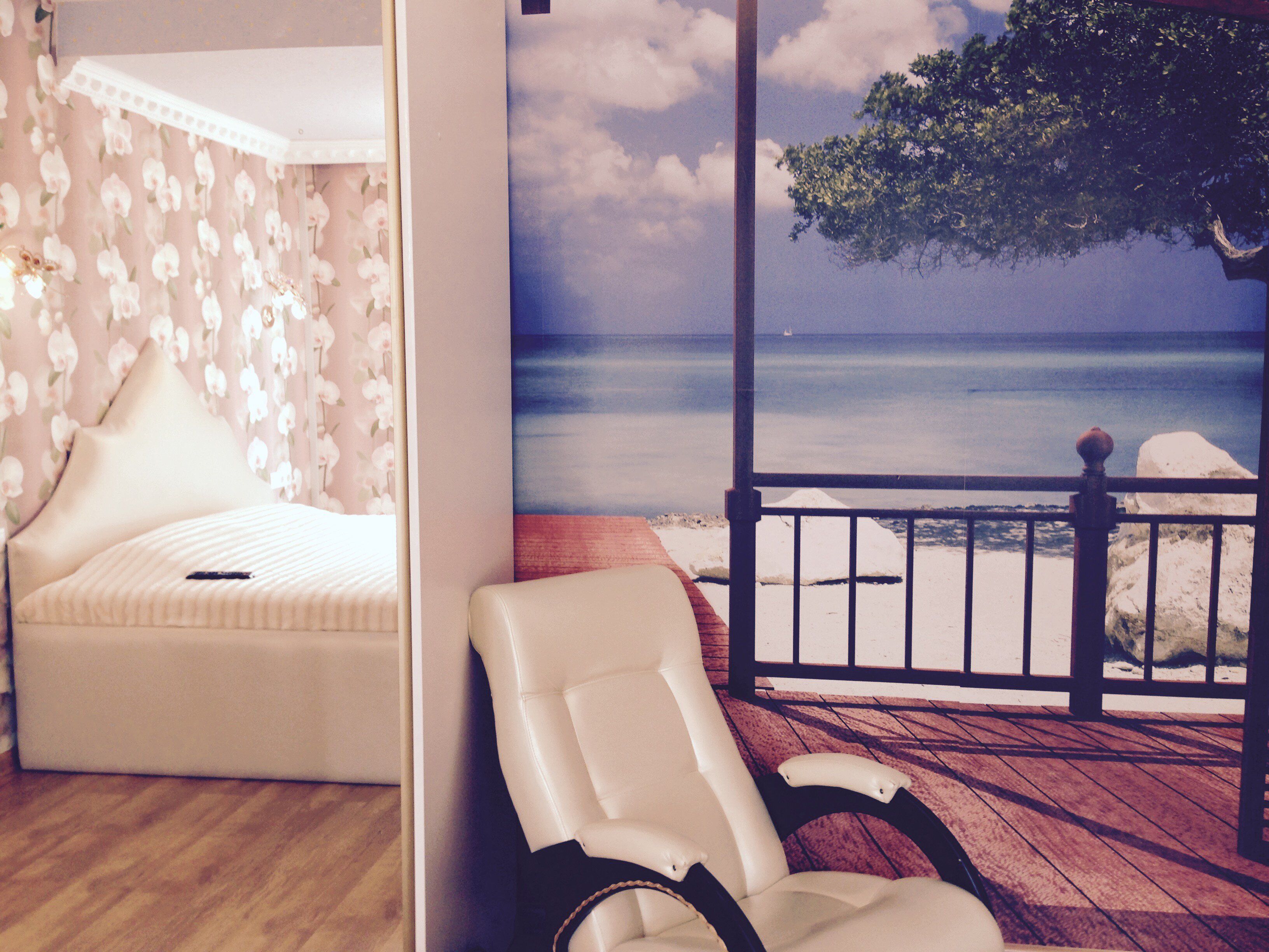 Desk, soundproofing, free WiFi, bed sheets