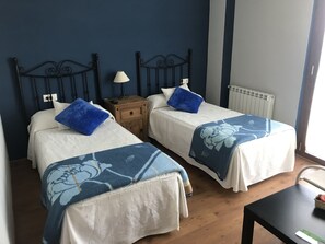 Comfort Twin Room, Mountain View | Blackout curtains, iron/ironing board, free WiFi, bed sheets
