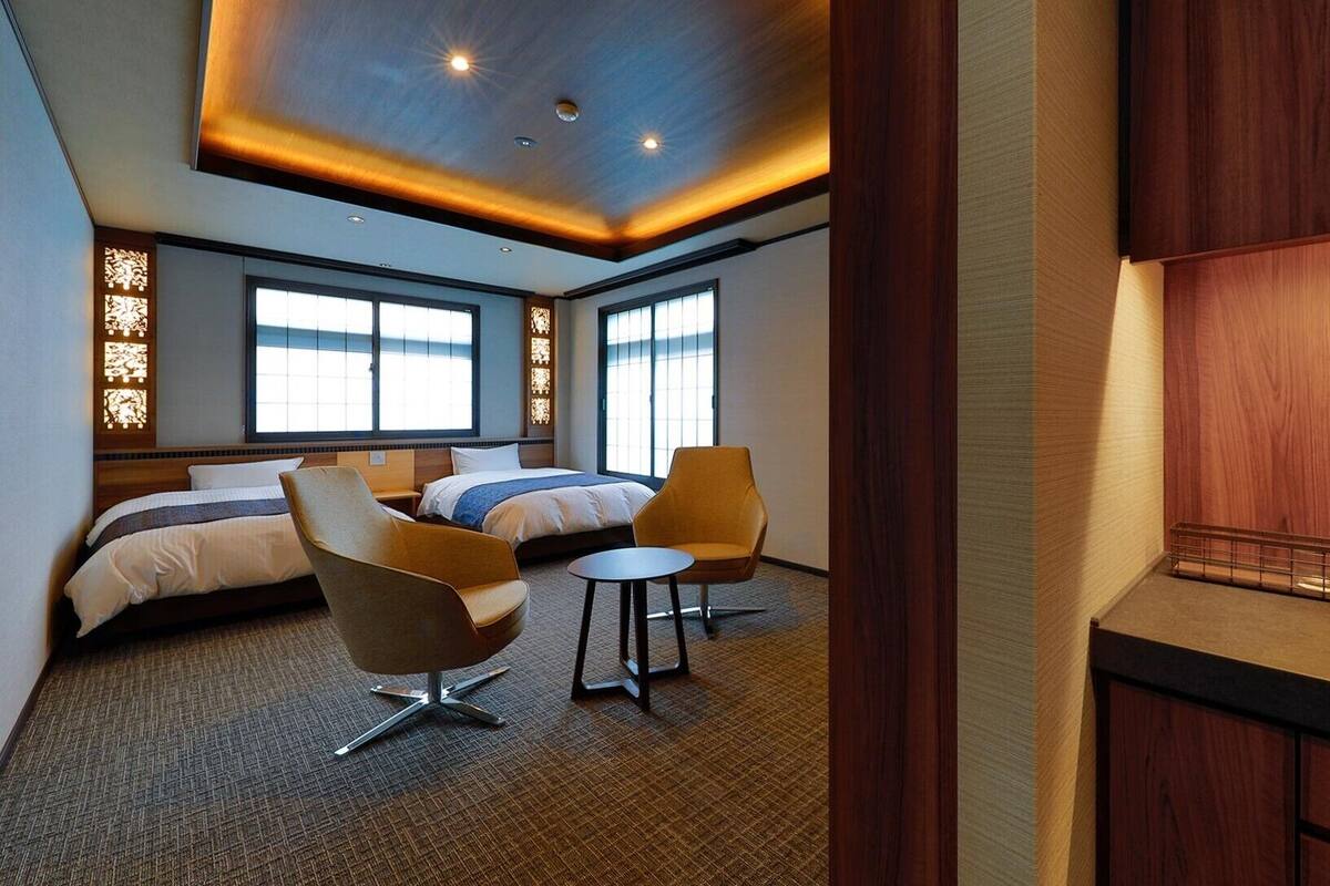In-room safe, WiFi (free)
