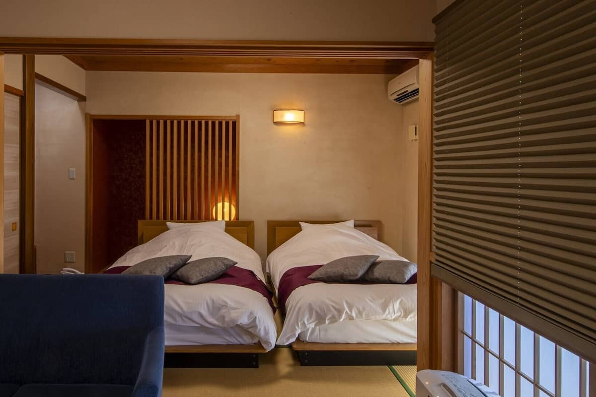 In-room safe, WiFi (free)