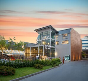 住宿正面 (夜晚)