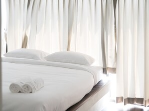 In-room safe, desk, soundproofing, free WiFi