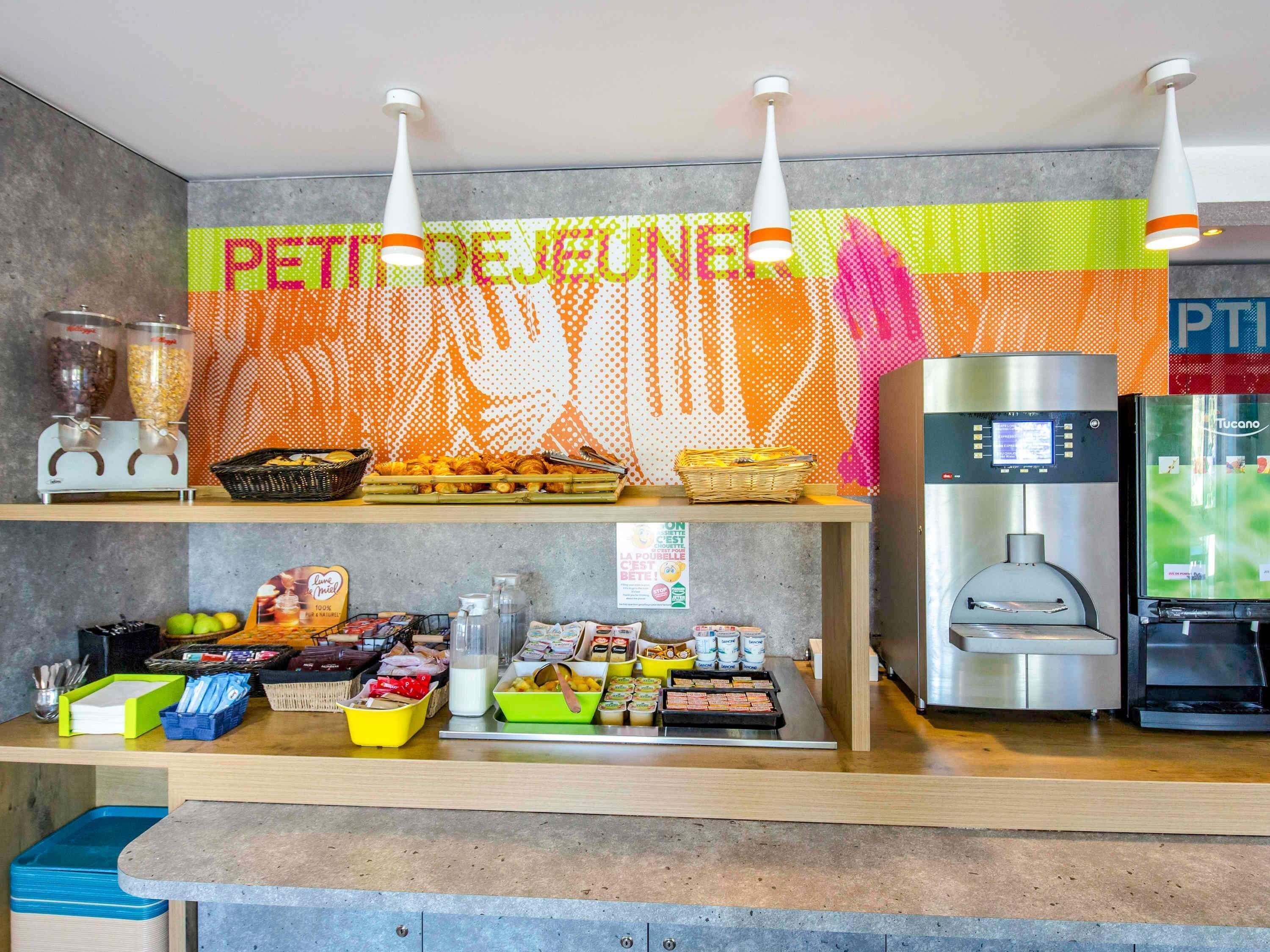 Daily buffet breakfast (EUR 9.90 per person)