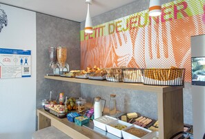 Petit déjeuner buffet servi tous les jours en supplément