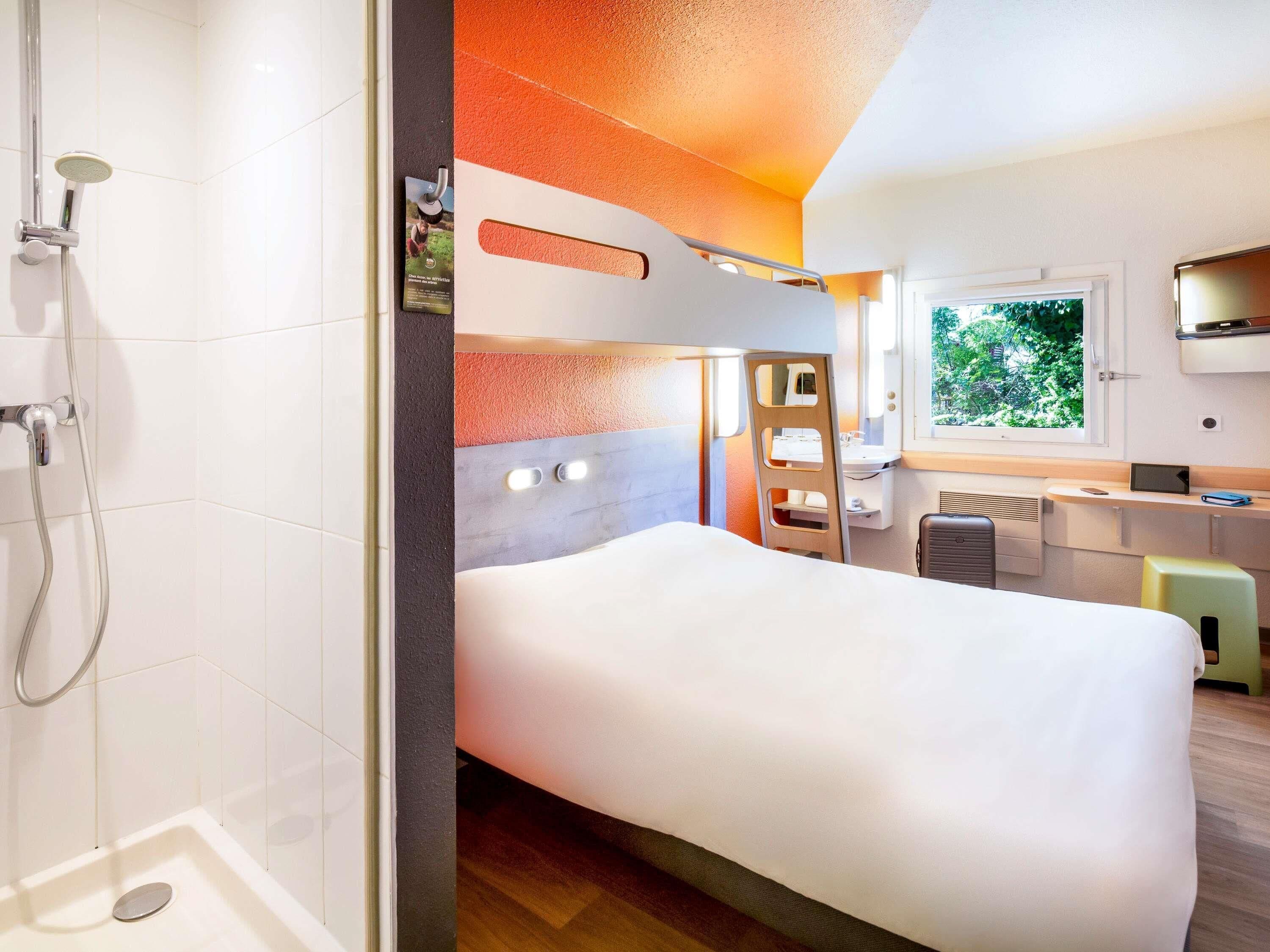 Triple Room, Multiple Beds | Bathroom | Shower, eco-friendly toiletries, towels