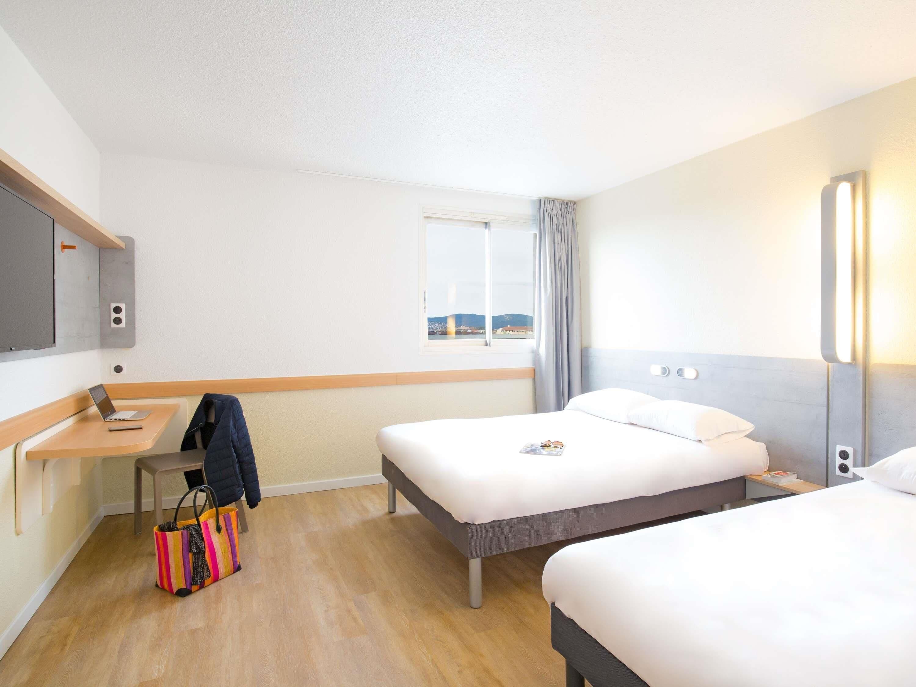 Room, 2 Twin Beds | Desk, blackout drapes, soundproofing, free WiFi