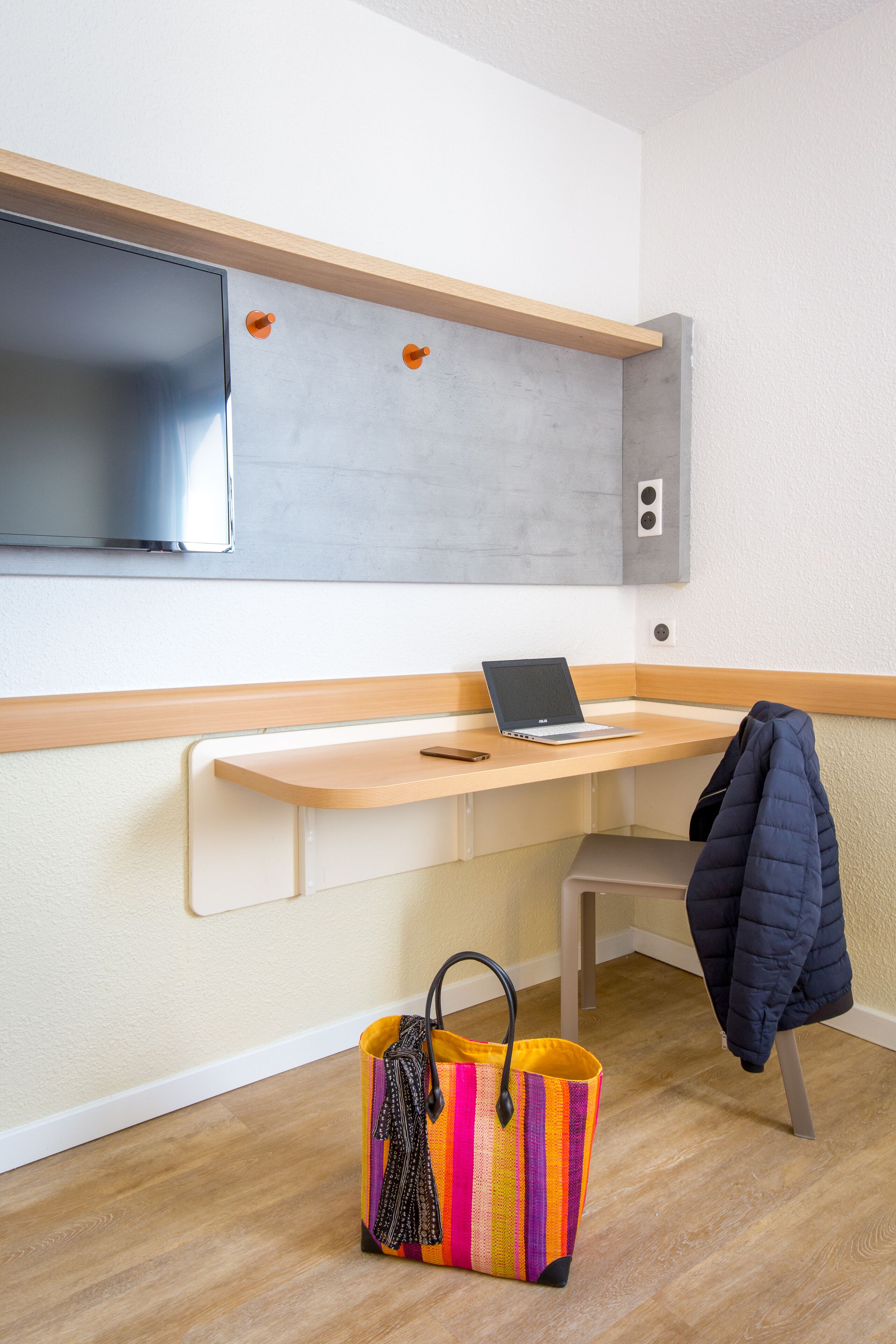 desk, blackout curtains, soundproofing, free wifi