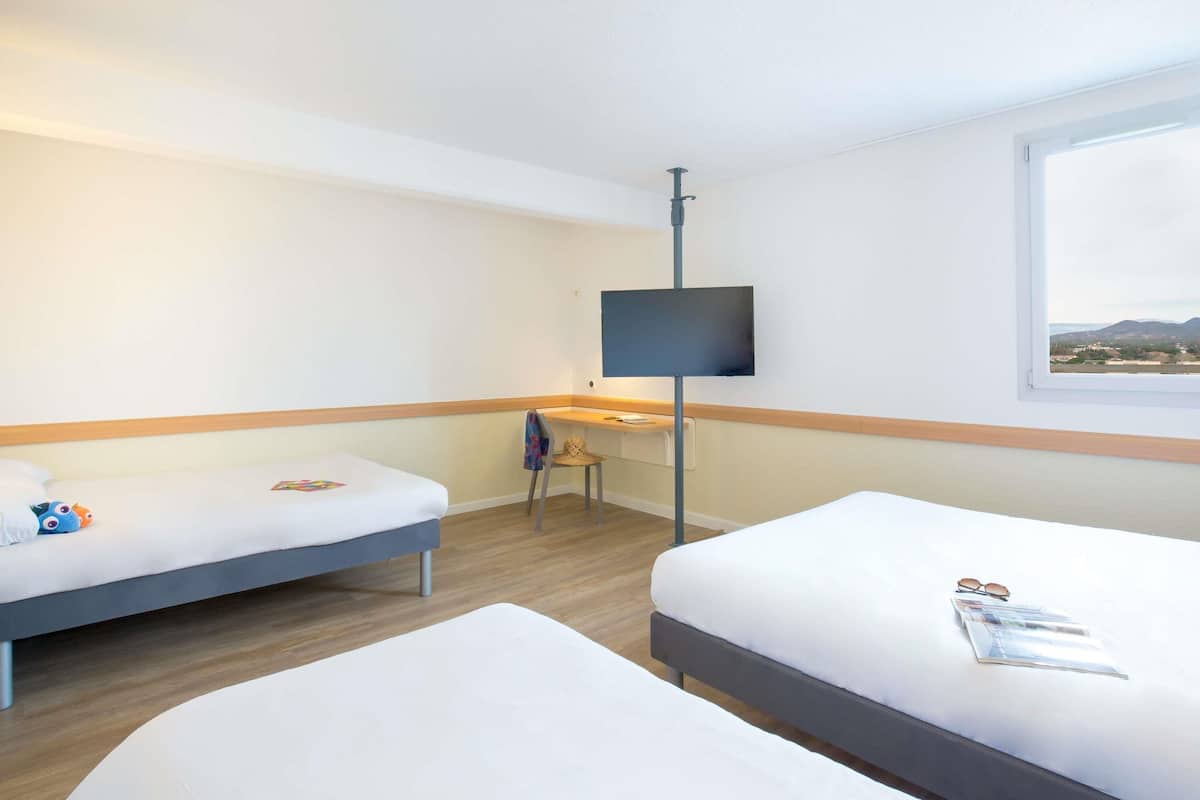 Familierom | Skrivebord, blendingsgardiner, lydisolert og wi-fi (inkludert)