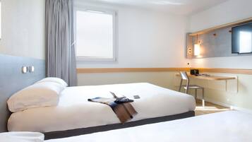 Skrivbord, mörklÀggningsgardiner, ljudisolering och gratis wi-fi