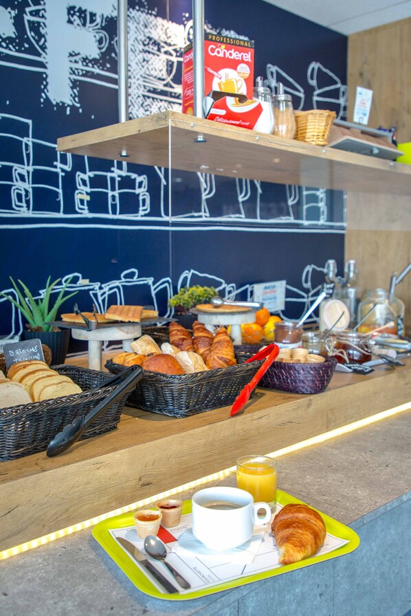 Daily buffet breakfast (EUR 11.00 per person) - ibis budget Fréjus Saint-Raphaël Centre et Plage (Fréjus)