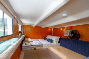 Cabin (Pontoon)