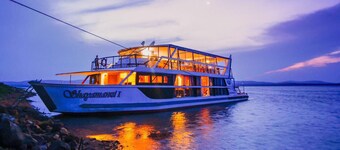 Shayamanzi Houseboats