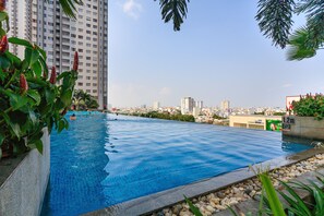 Infinity pool