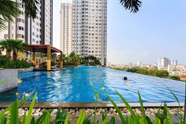 Infinity pool