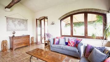 Suite Keluarga | Ruang keluarga | TV layar datar