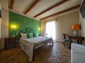Cots/infant beds, rollaway beds, free WiFi, bed sheets - La Cavetta Country House (Trevignano Romano)