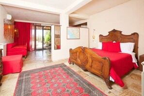 Estudio Confort, vistas a la piscina | Cunas (de pago), camas supletorias, wifi gratis y ropa de cama