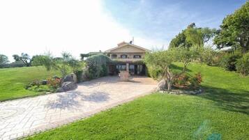 Bagian depan properti