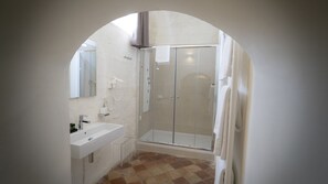Superior Double Room | Premium bedding, in-room safe, desk, soundproofing - Giardini di Pietra (Matera)
