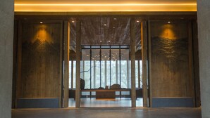 A modern interior with a central seating area, wooden beams, and large windows allowing natural light. - LUX Tea Horse Road Deqin Benzilan (Chuxiong Yi)