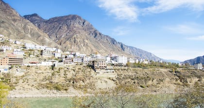 LUX Tea Horse Road Deqin Benzilan
