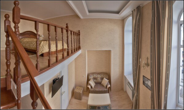 Deluxe-huoneisto | Työpöytä, äänieristys, silitysrauta/-lauta, lisävuoteet