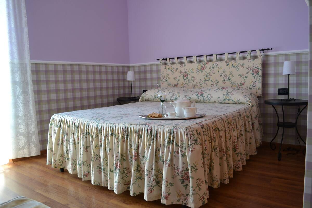 Free cots/infant beds, free WiFi, bed sheets