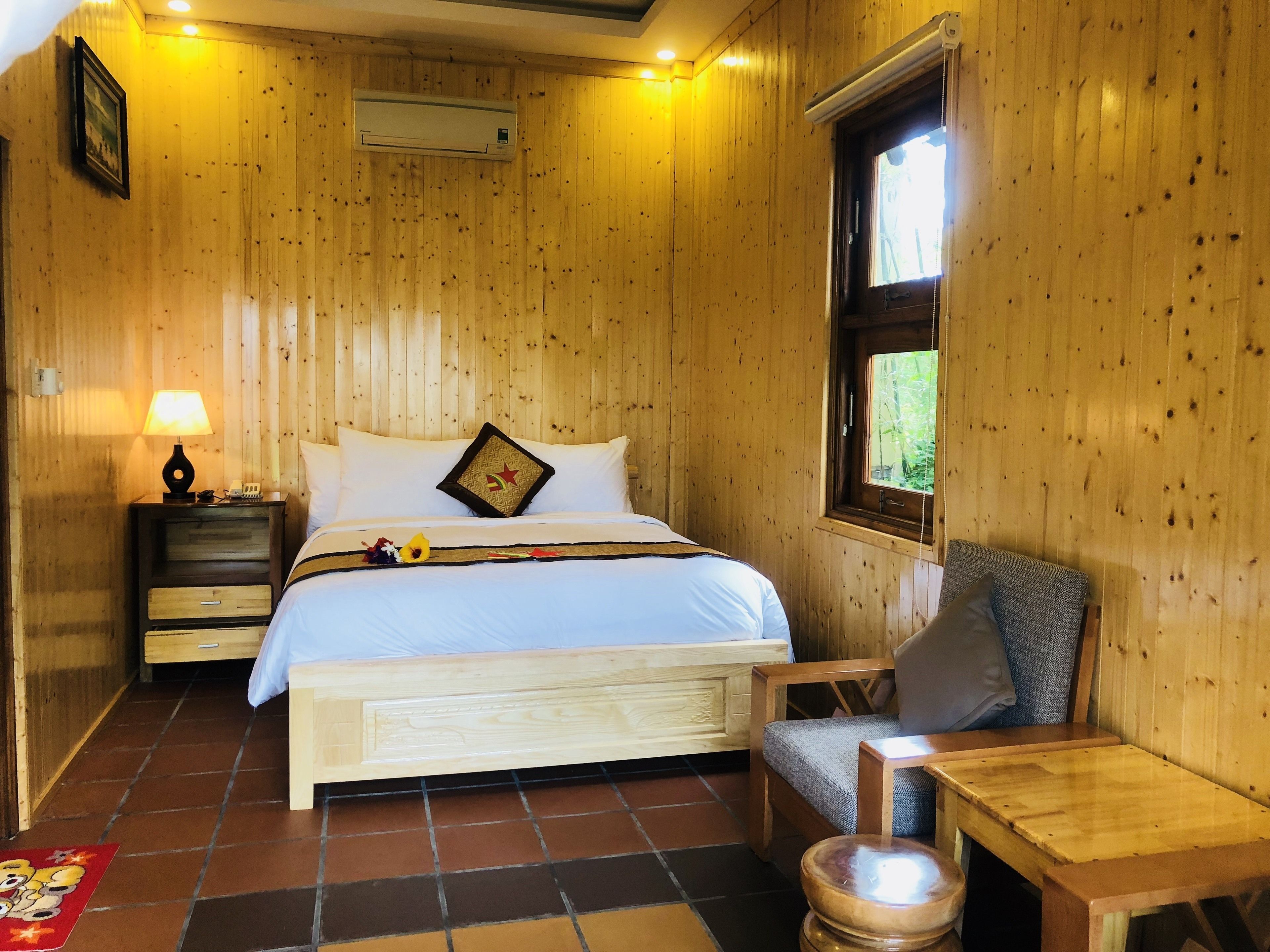 標準單棟小屋, 1 張加大雙人床, 花園景 | 房內夾萬、書桌、手提電腦工作空間、遮光窗簾/窗簾