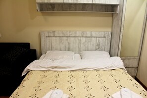 Appartement (25m²) | Woonruimte | Een ledtelevisie