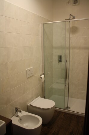 Classic Double Room, Balcony | Bathroom | Shower, free toiletries, hair dryer, towels - Krizman (Monrupino)