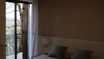 Classic-Doppelzimmer, Balkon | Schreibtisch, kostenloses WLAN