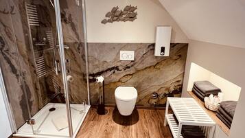 Deluxe-Apartment, eigenes Bad | Badezimmer