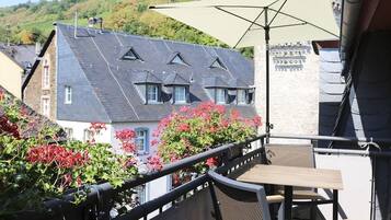 Deluxe Apartment, Private Bathroom | View from property