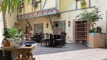 Café da manhã, almoço e jantar; culinária alemã