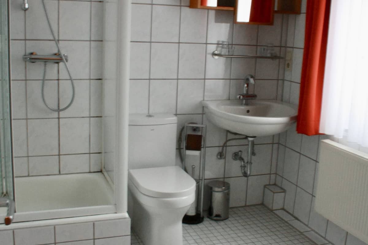 double room | desk, free wifi, bed sheets