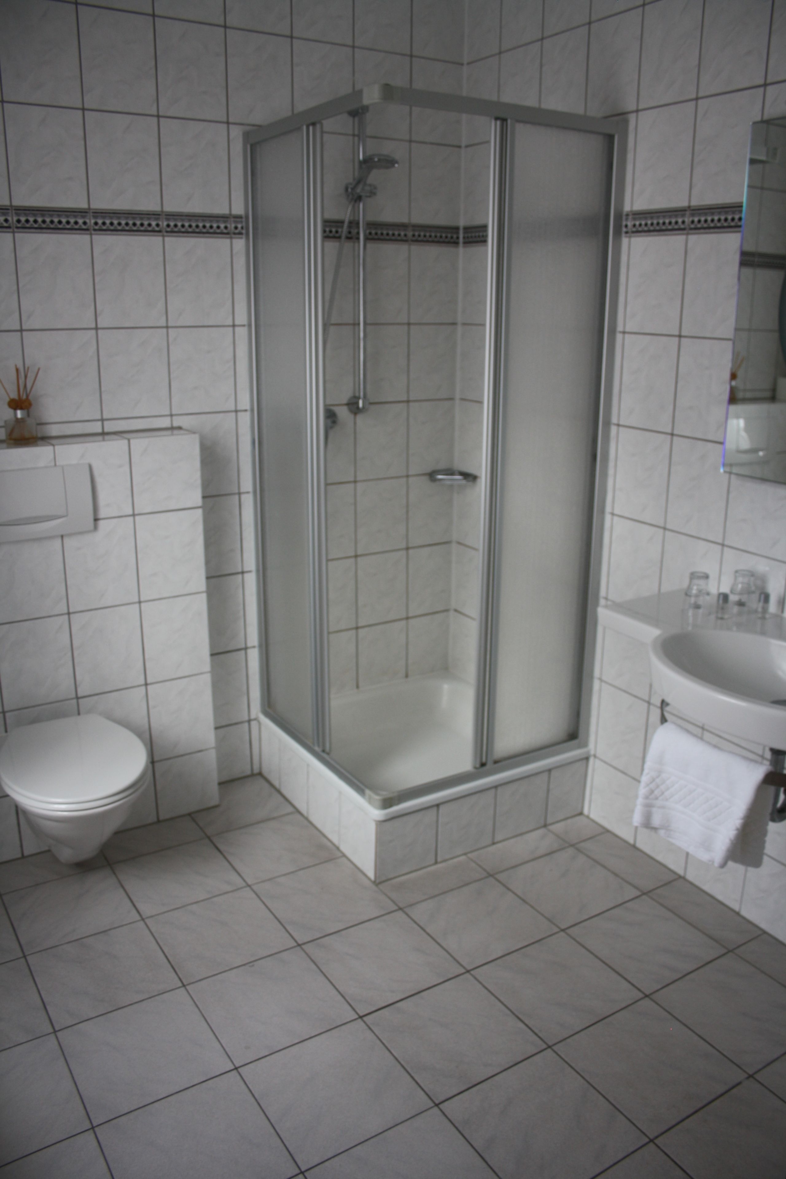 double room | bathroom | shower, free toiletries, hair dryer, towels