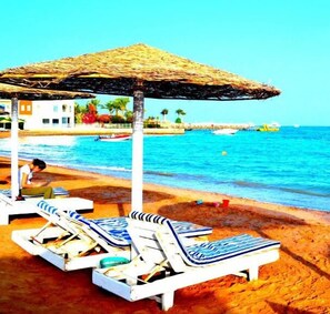 Privatstrand in der Nähe, Sonnenschirme, Strandtücher, Sporttauchen