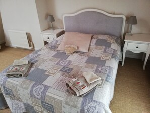 双人房 (Parthenay) | 特色装修、办公桌、隔音、免费 WiFi