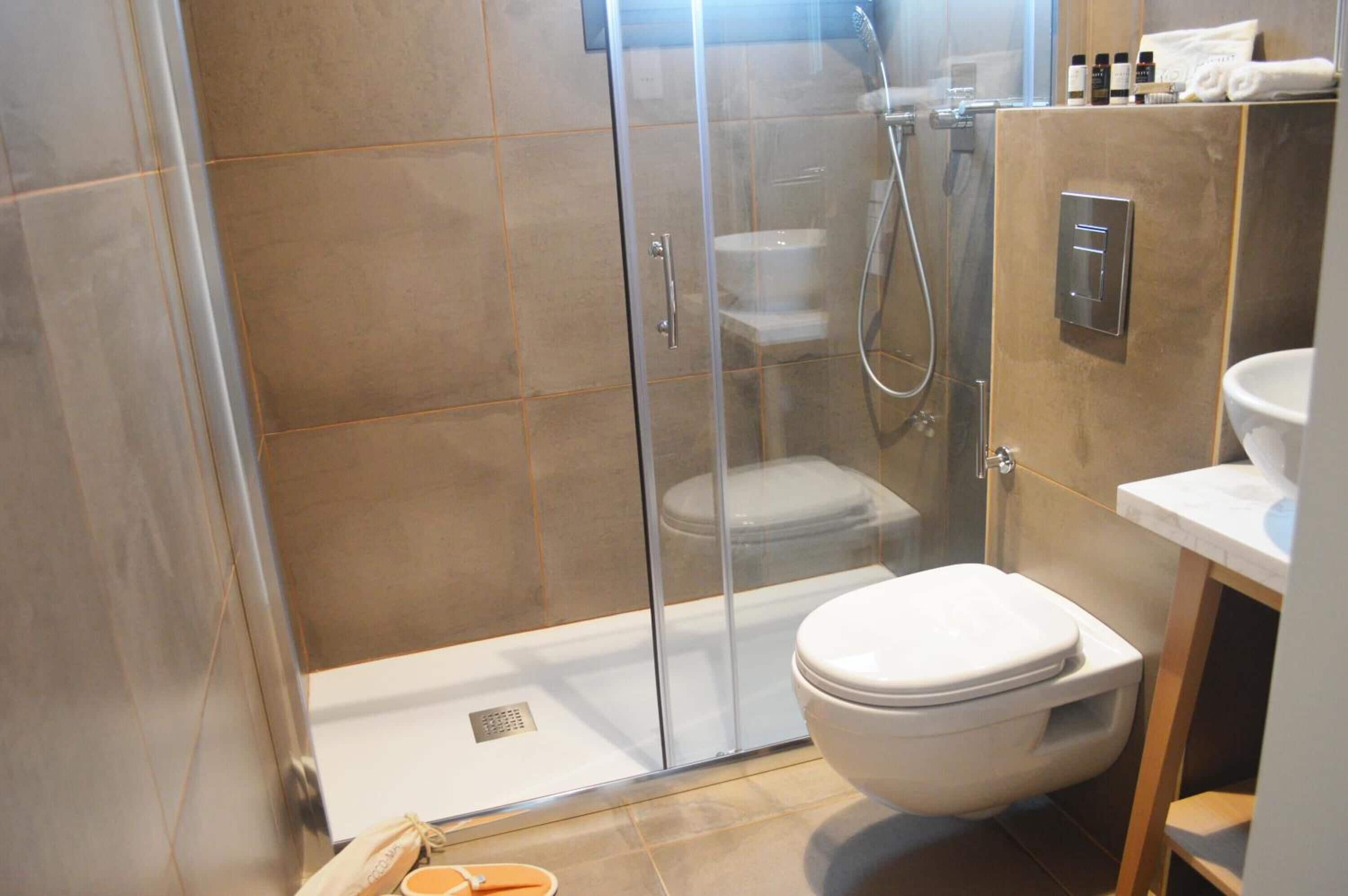 shower, free toiletries, hair dryer, slippers