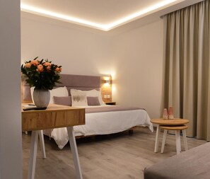 Premium bedding, in-room safe, desk, blackout drapes - Hypnos Boutique Hotel (Ayios Dhometios)