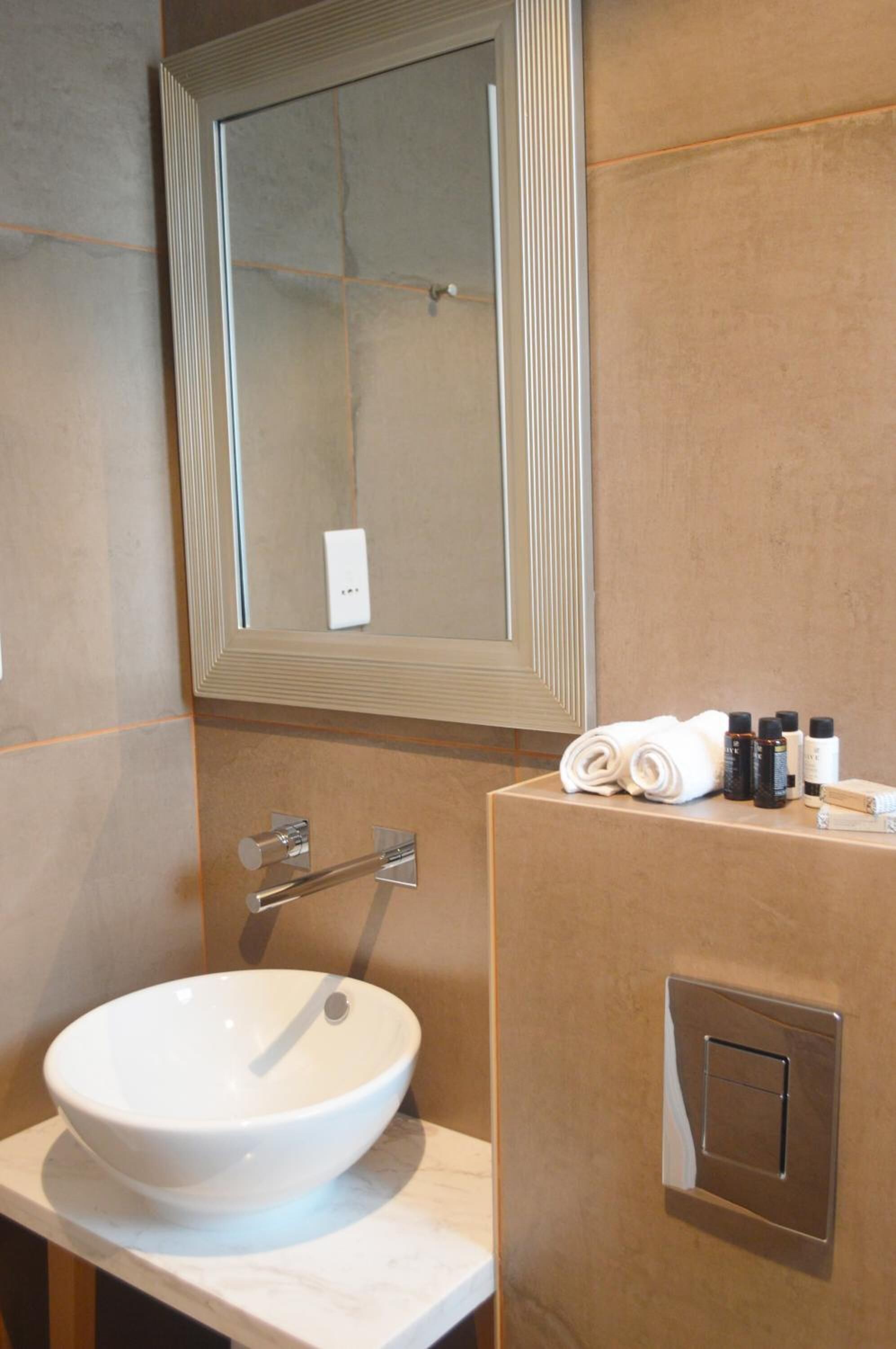 shower, free toiletries, hair dryer, slippers