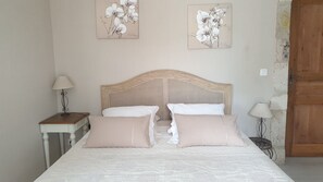 Double Room (Côté Sud) | Blackout drapes, iron/ironing board, cribs/infant beds, free WiFi - Seine en bulles (Bar-sur-Seine)